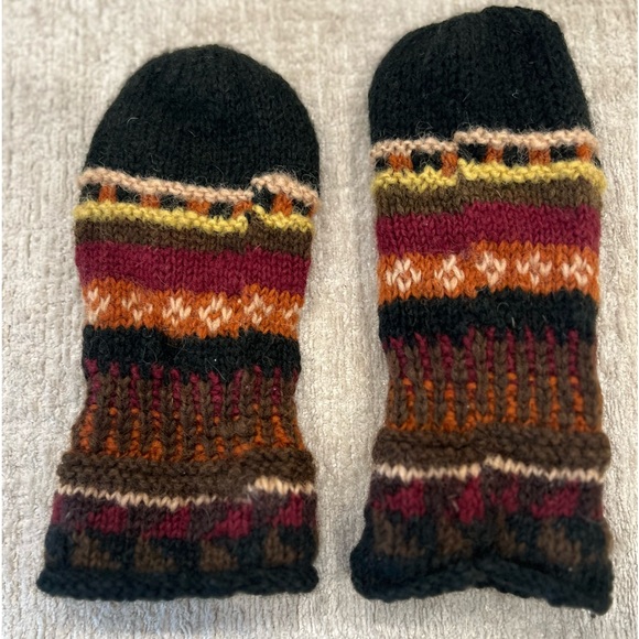 Icelandic Design Accessories - Newari Handcrafted In Nepal For Icelandic Design Wool Knit Mittens Gloves